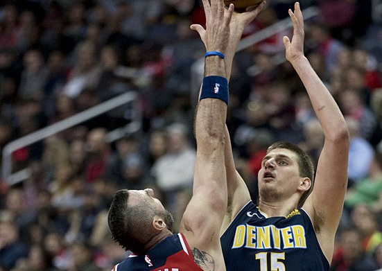 亲临现场为 亲临现场为